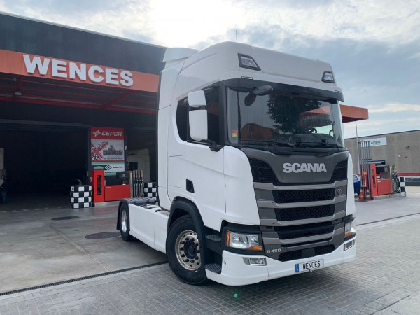 Scania R450 truck tractor