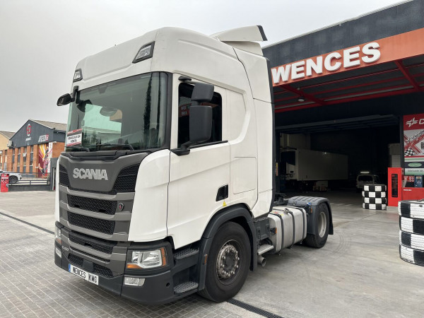 Scania R450 truck tractor